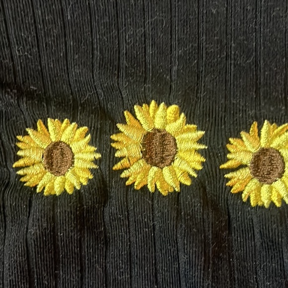 Cute sunflower crop top - Picture 3 of 4